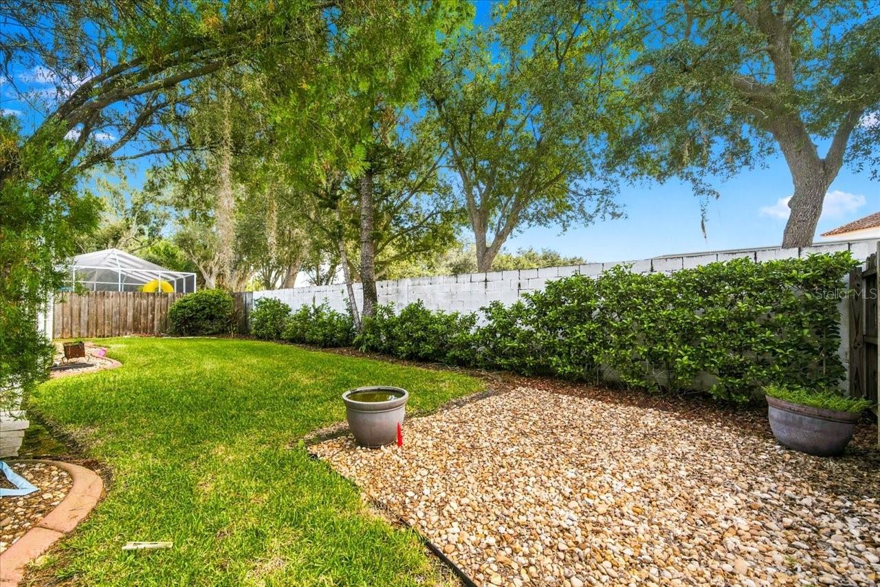 18009 PALM BREEZE DR