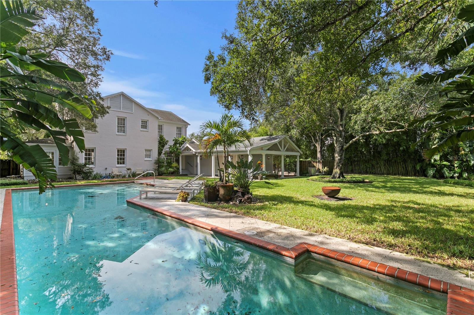 3209 W PARKLAND BLVD