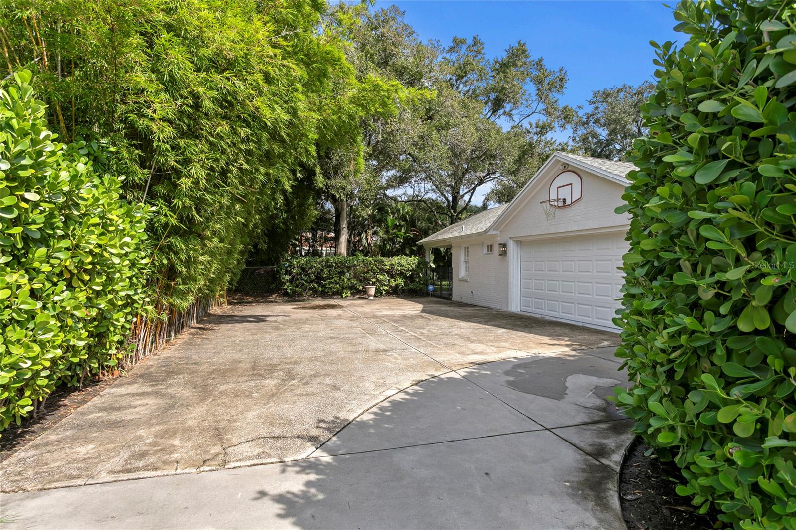 3209 W PARKLAND BLVD