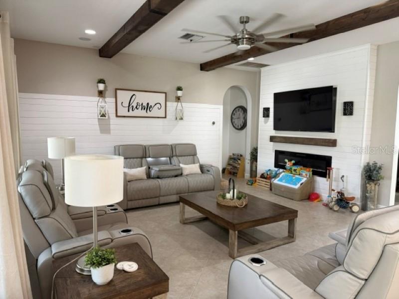 1907 HIDDEN SPRINGS DR