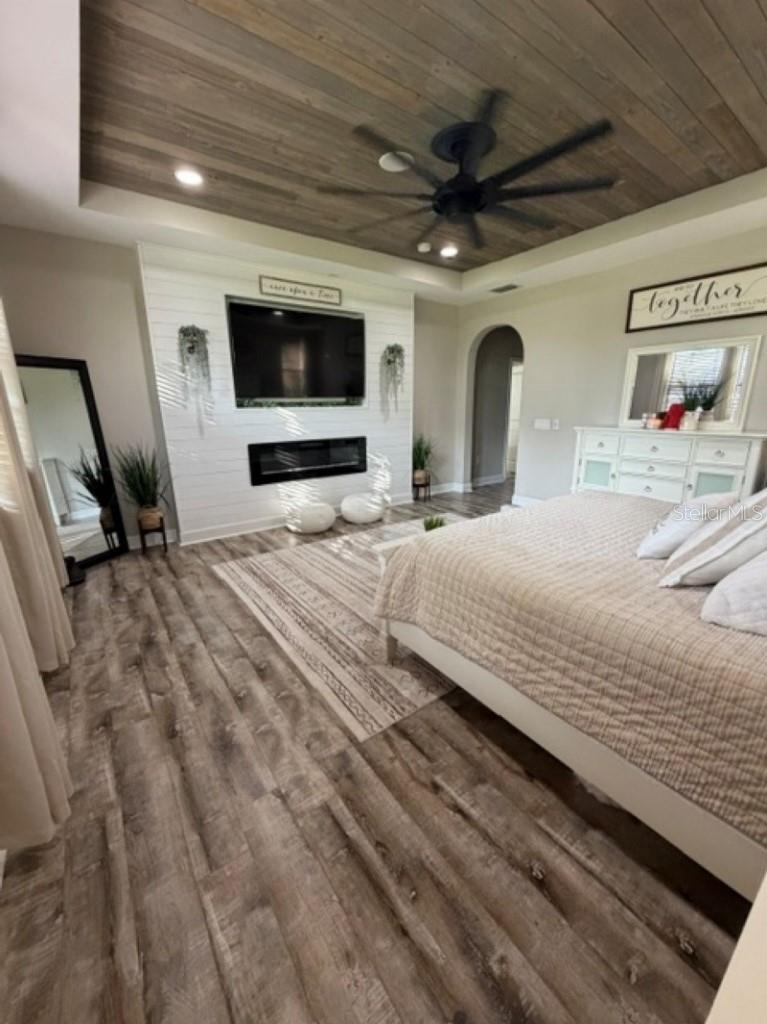 1907 HIDDEN SPRINGS DR