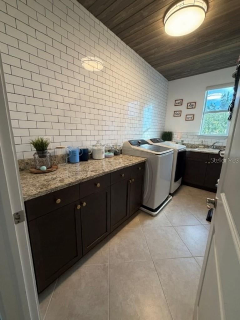 1907 HIDDEN SPRINGS DR