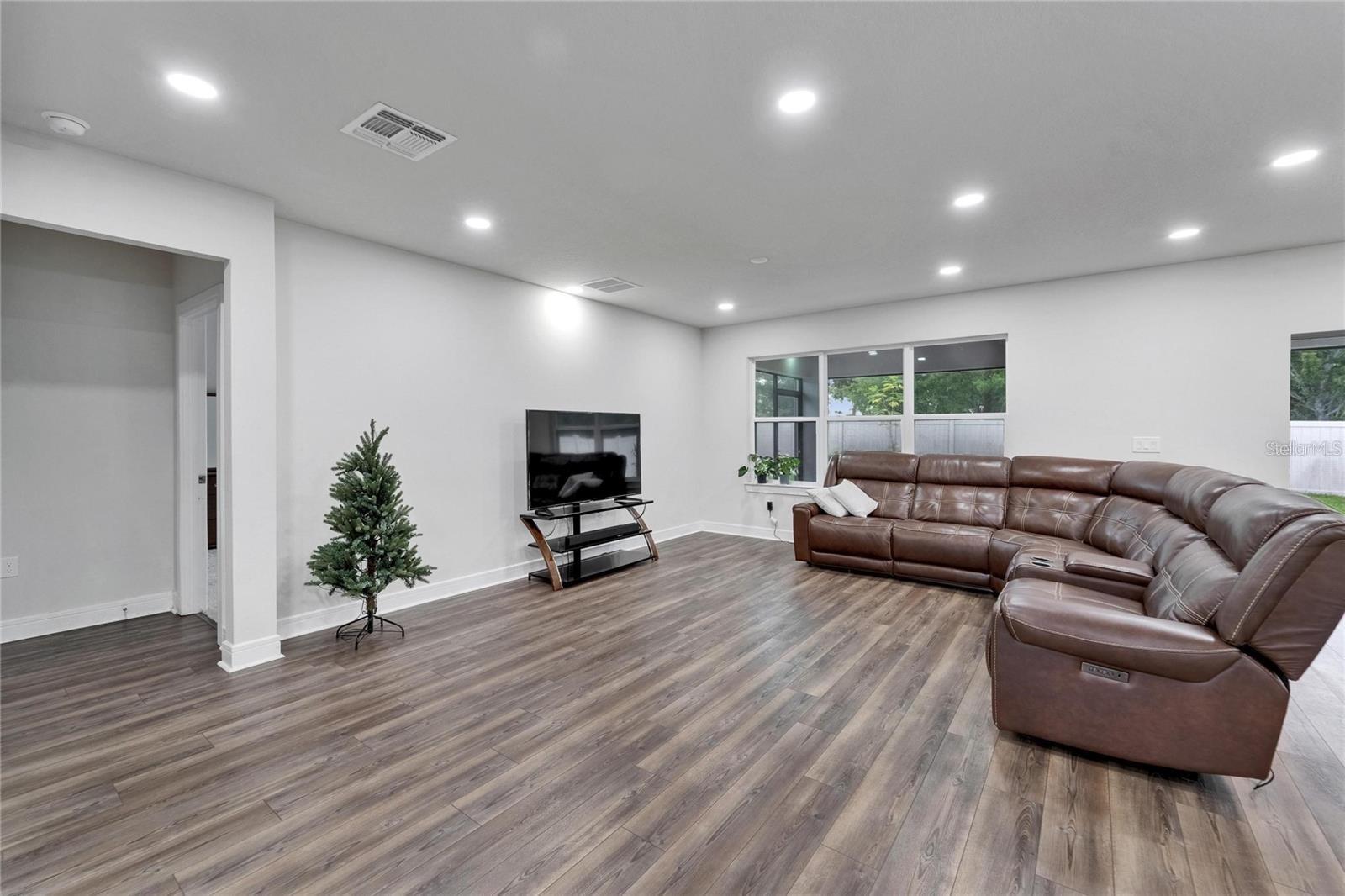 6658 DEVLIN LN