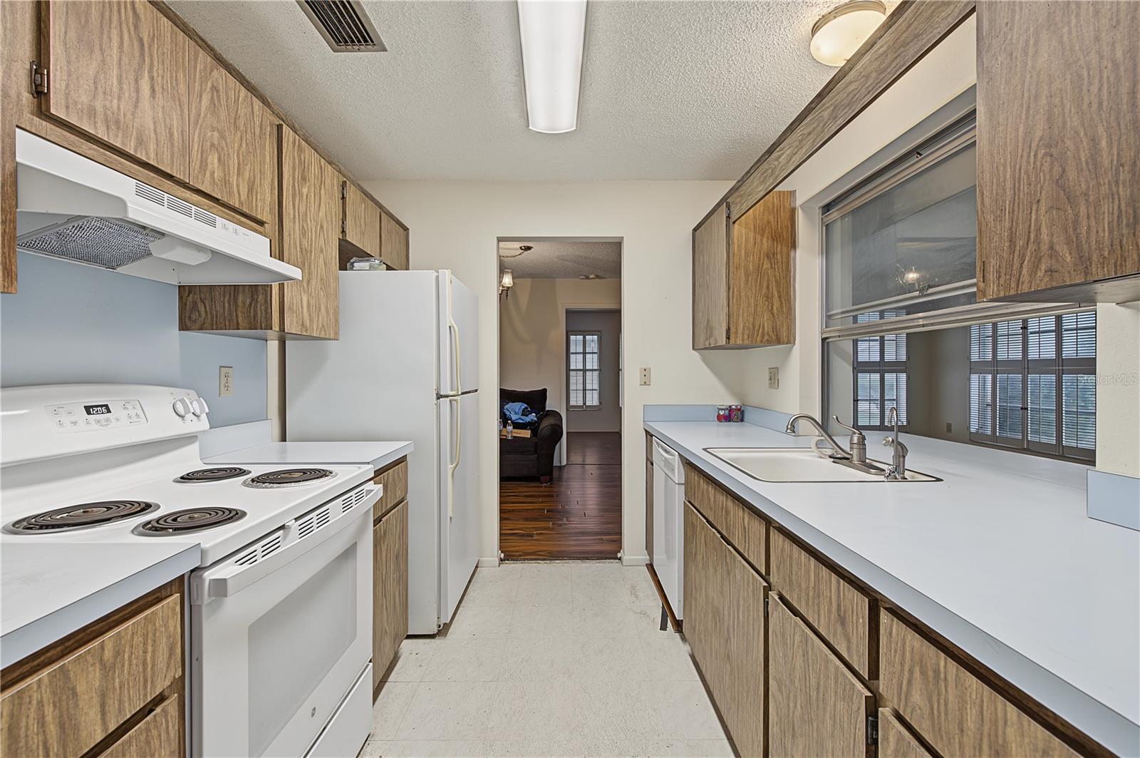8210 LORA DEL RIO DR