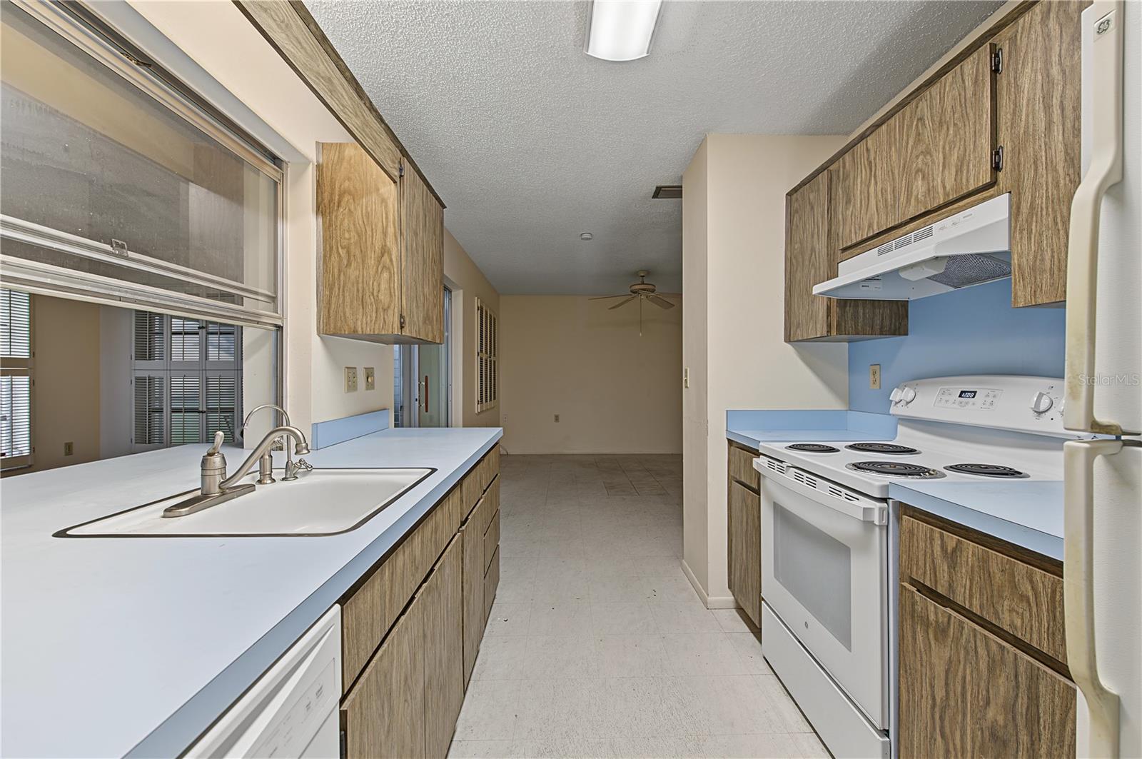 8210 LORA DEL RIO DR