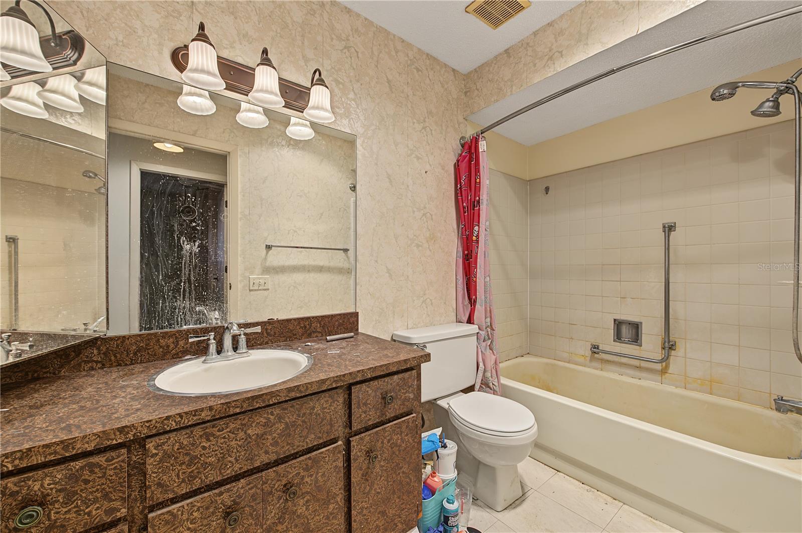 8210 LORA DEL RIO DR