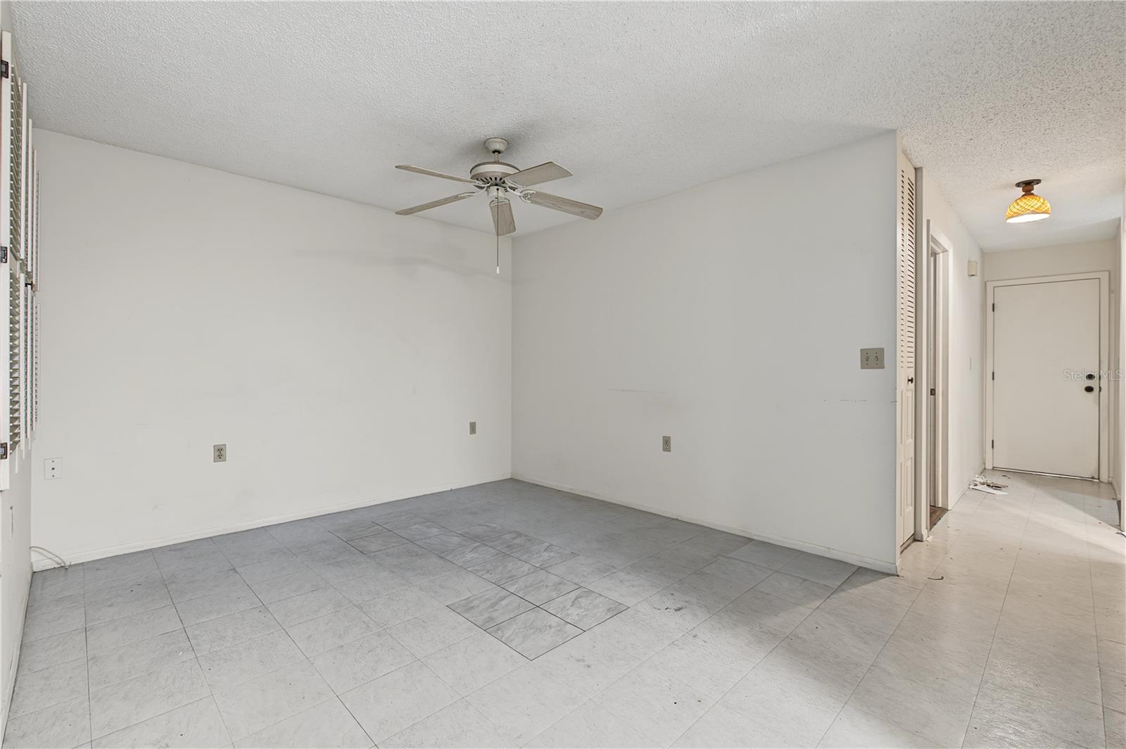 8210 LORA DEL RIO DR