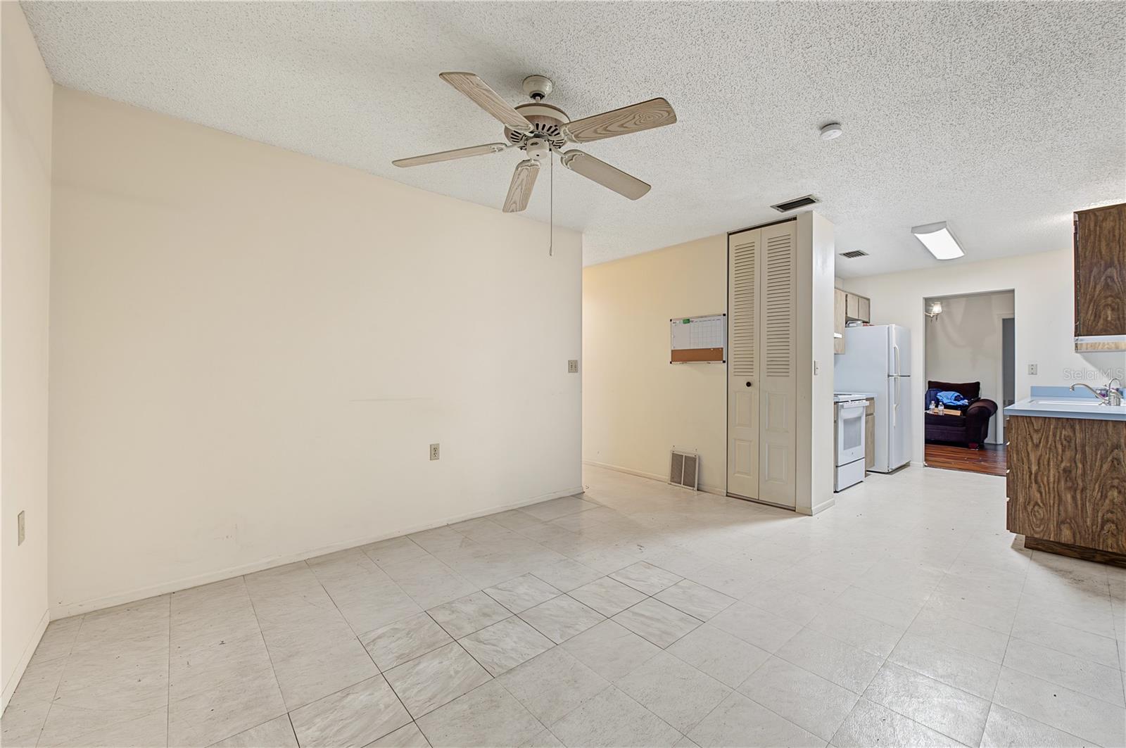 8210 LORA DEL RIO DR