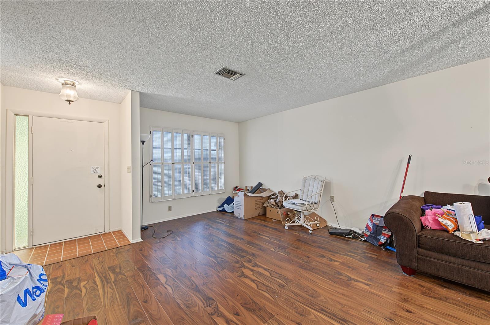 8210 LORA DEL RIO DR