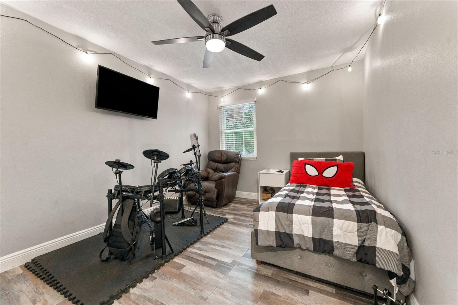1621 SPINNING WHEEL DR