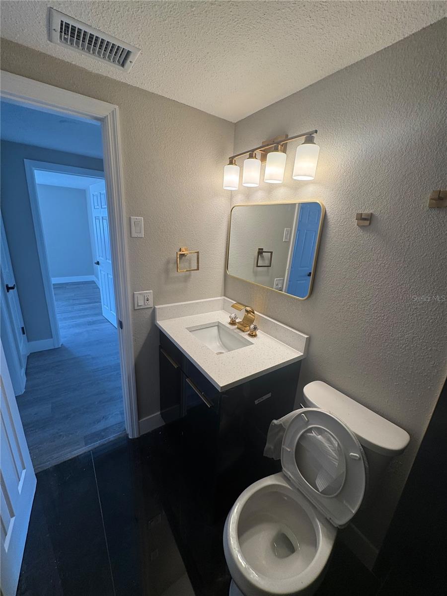 7401 COUNTRY CLUB DR