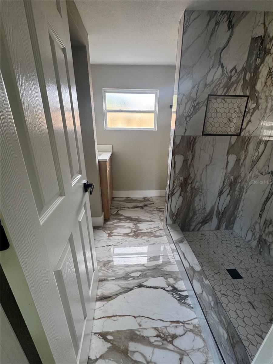 7401 COUNTRY CLUB DR