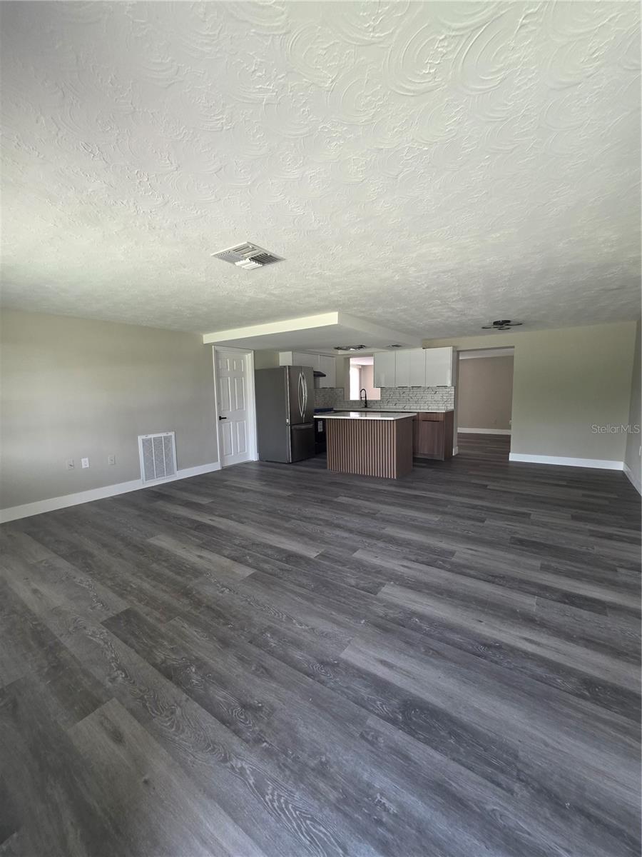 7401 COUNTRY CLUB DR