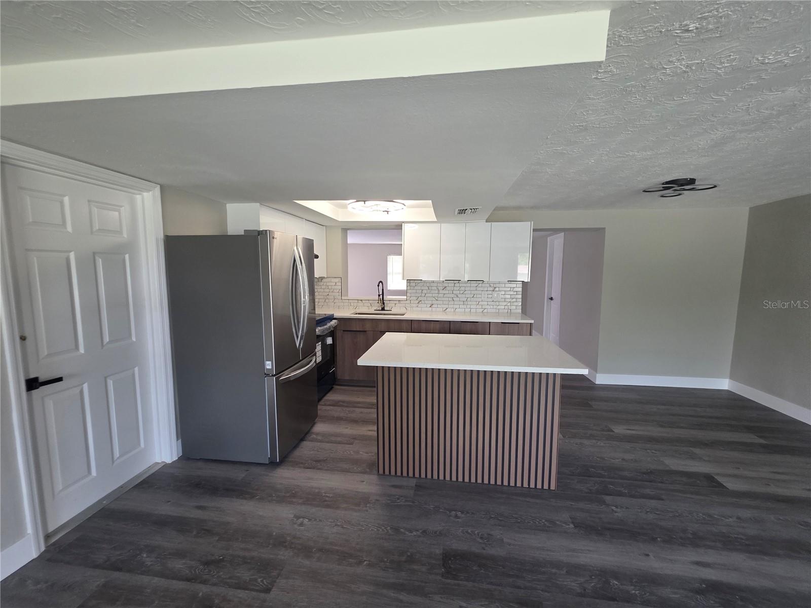 7401 COUNTRY CLUB DR