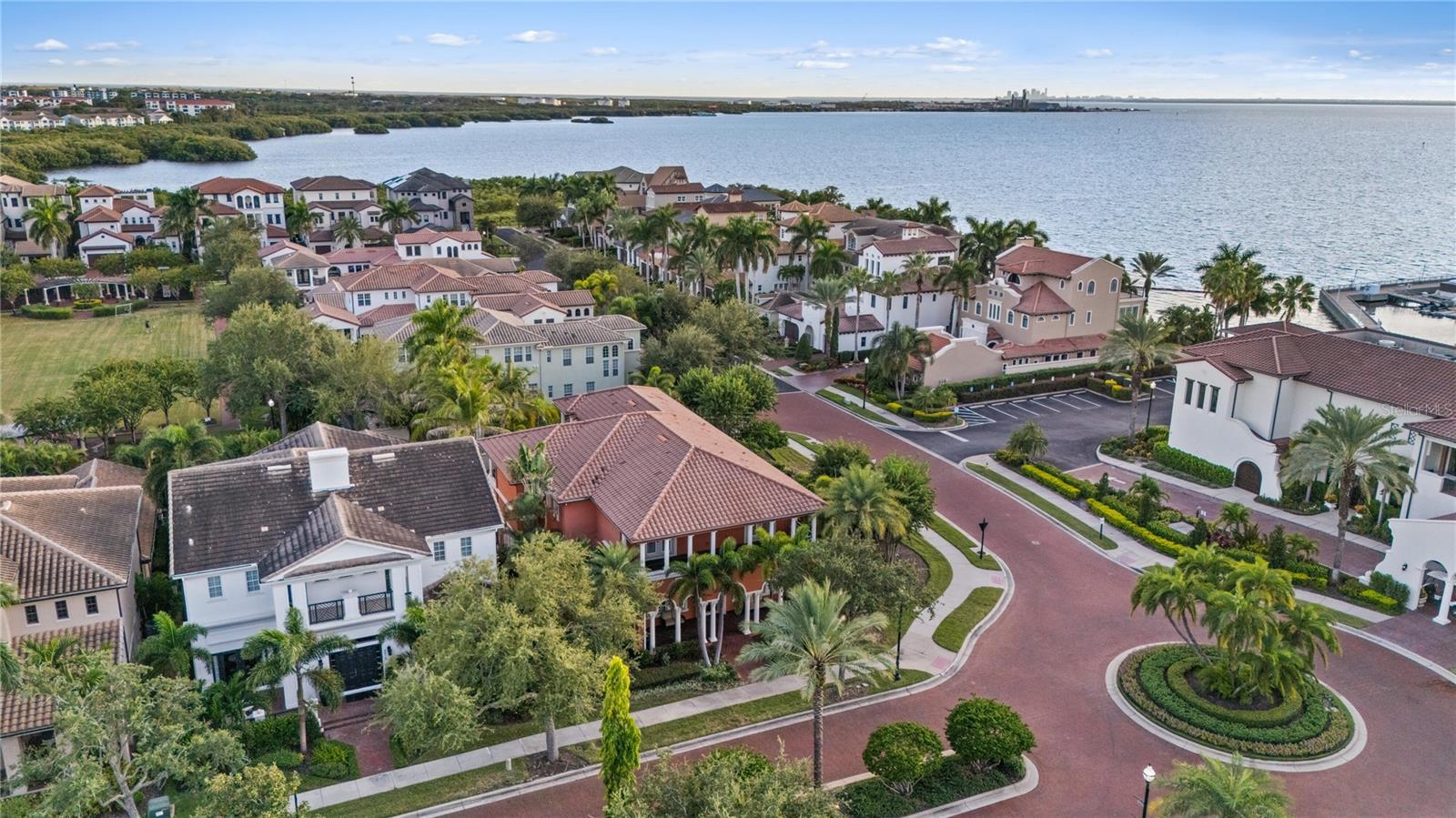 4912 YACHT CLUB