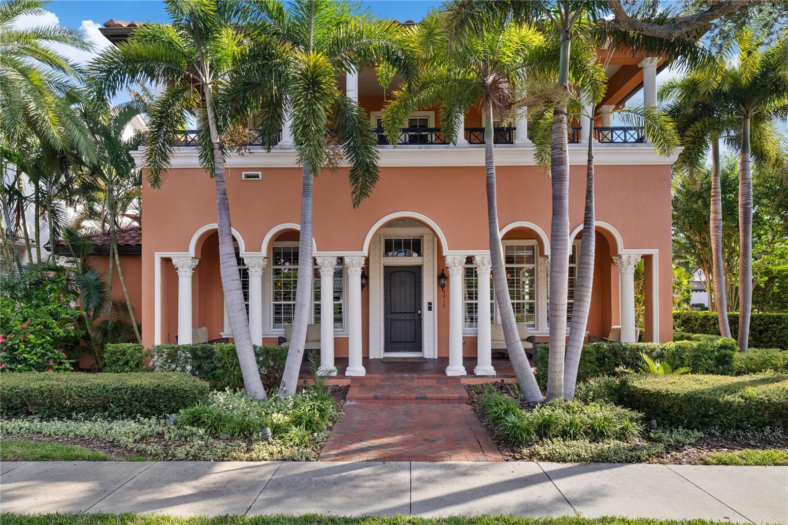 4912 YACHT CLUB
