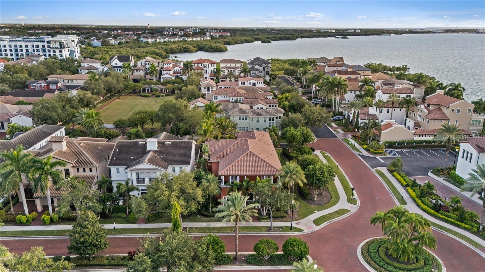 4912 YACHT CLUB