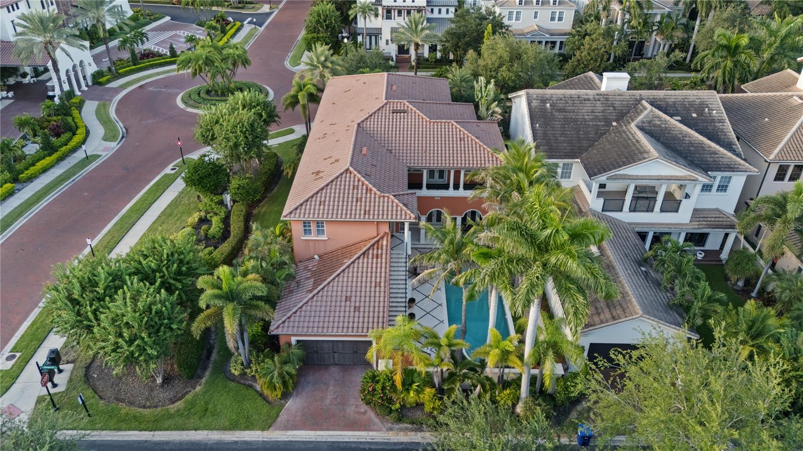 4912 YACHT CLUB