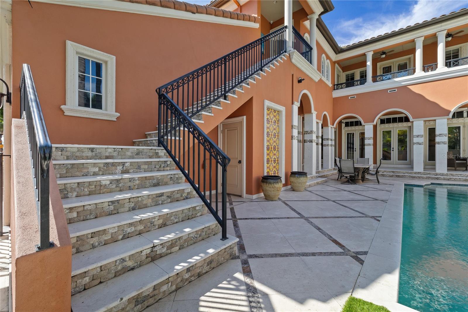4912 YACHT CLUB