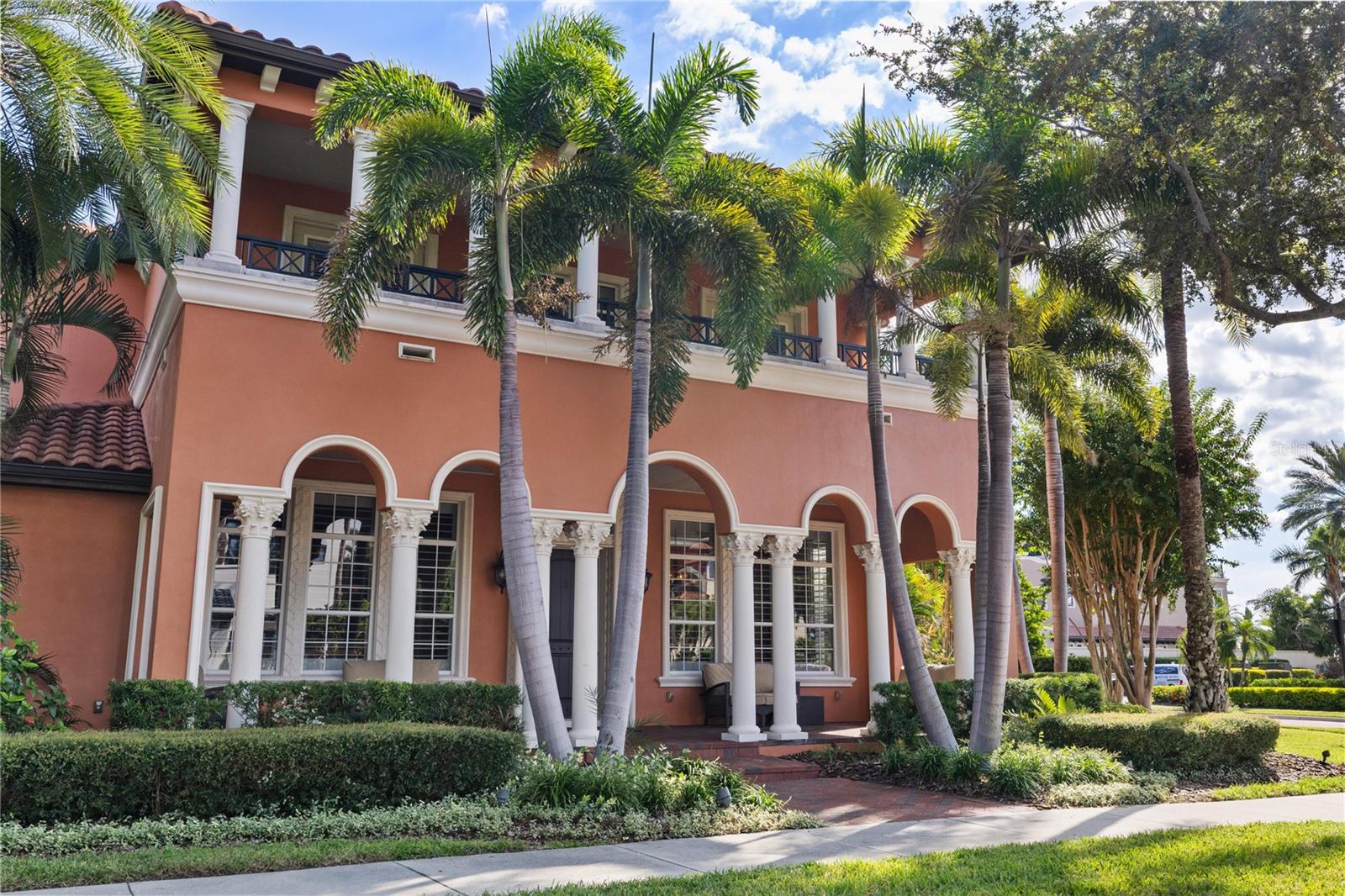 4912 YACHT CLUB