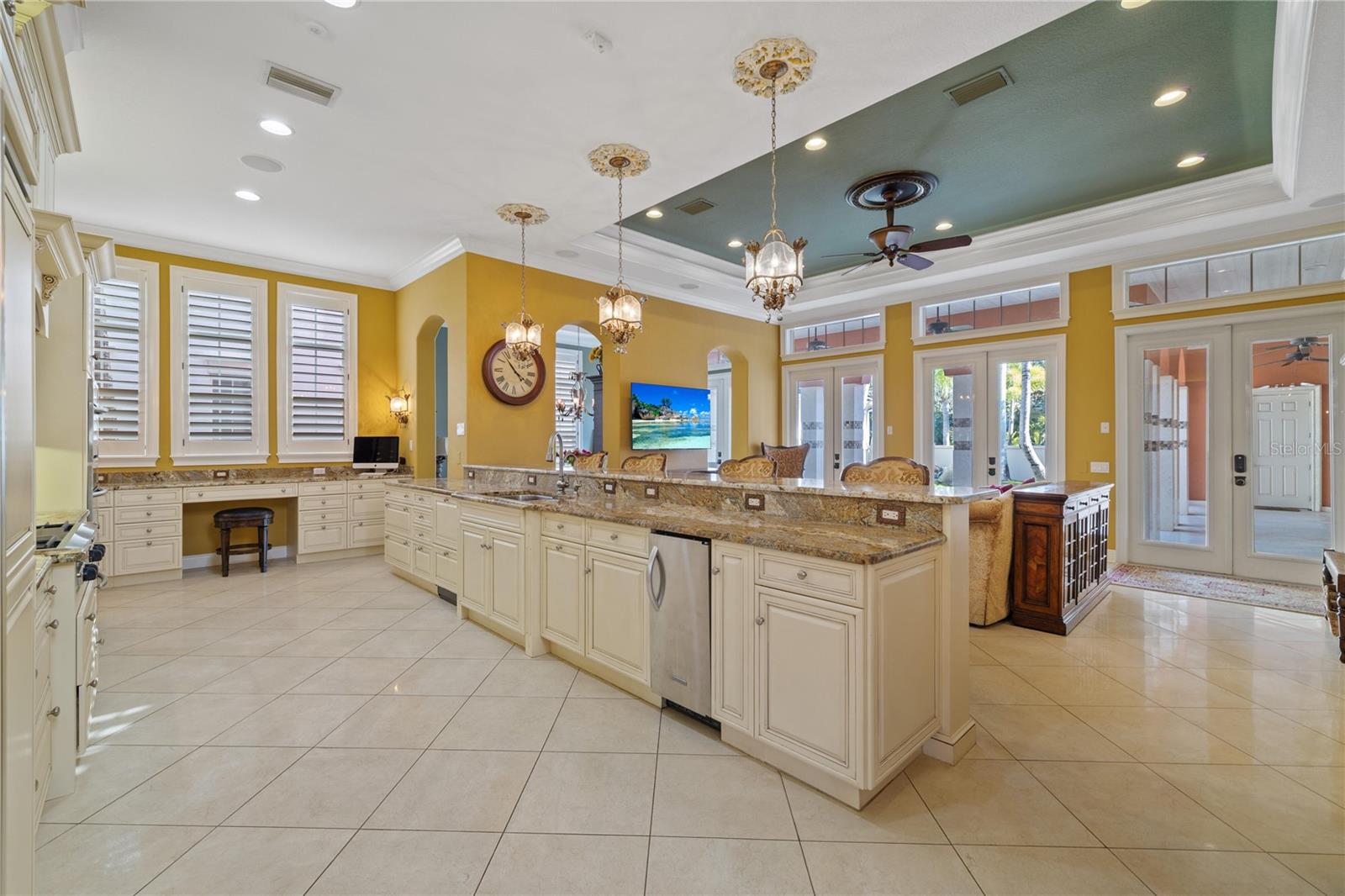 4912 YACHT CLUB