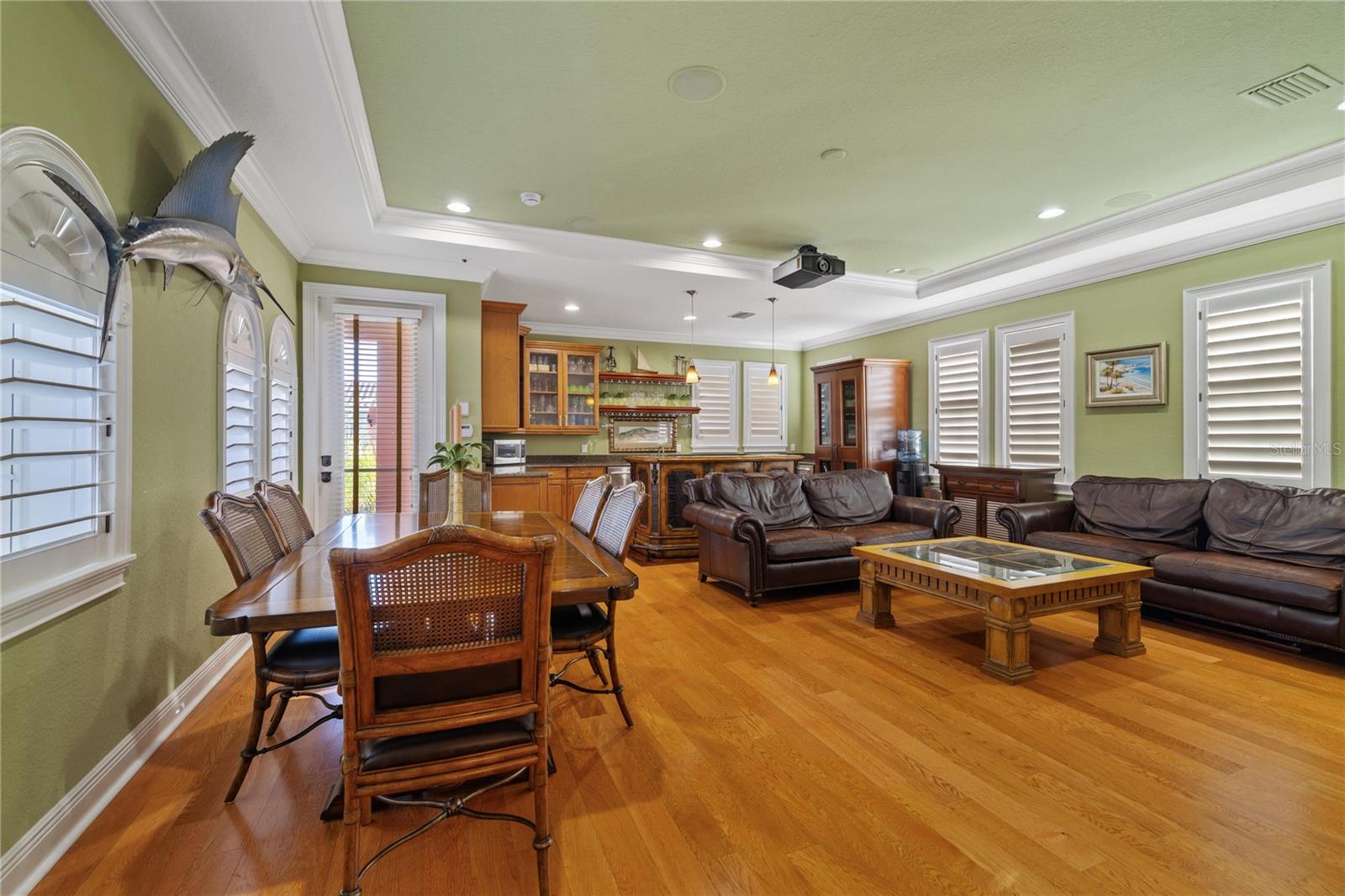 4912 YACHT CLUB