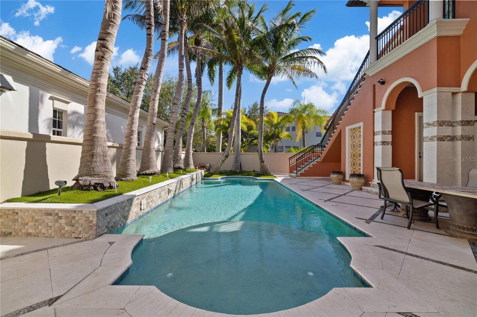 4912 YACHT CLUB