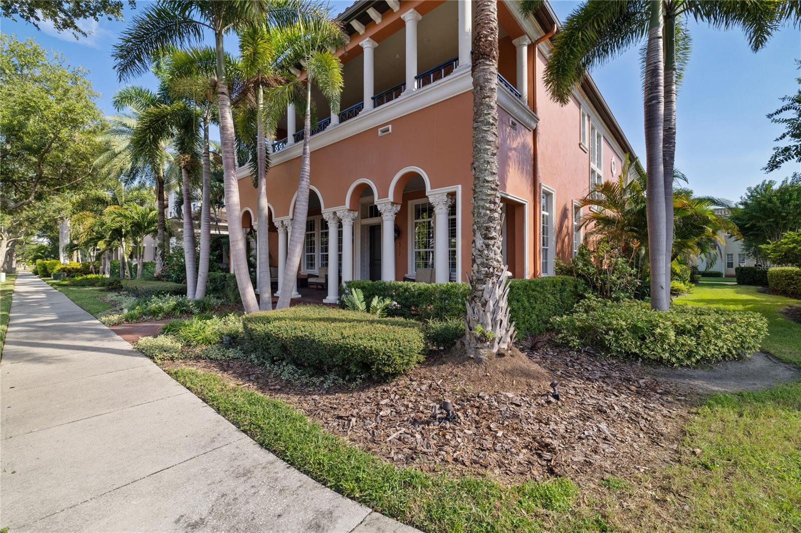 4912 YACHT CLUB