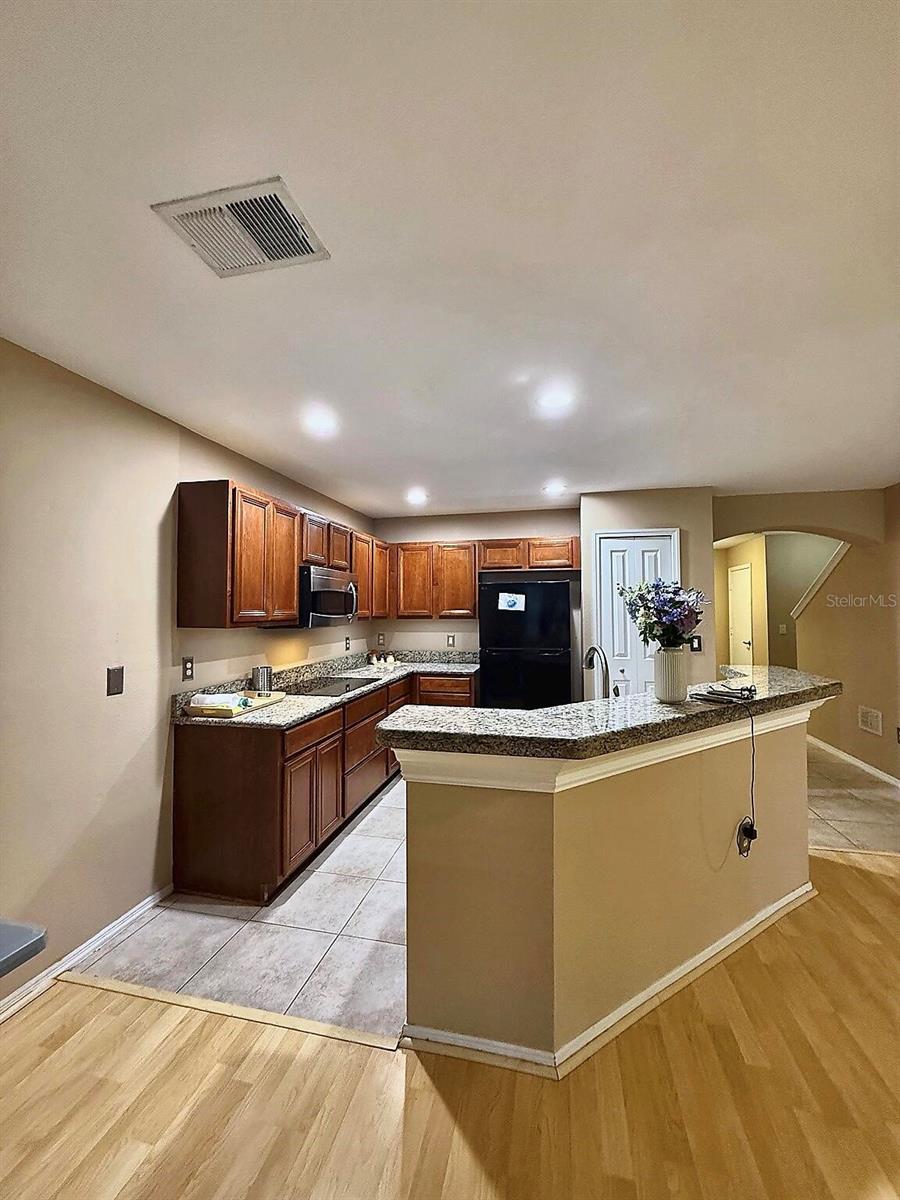 2607 OLEANDER LAKES