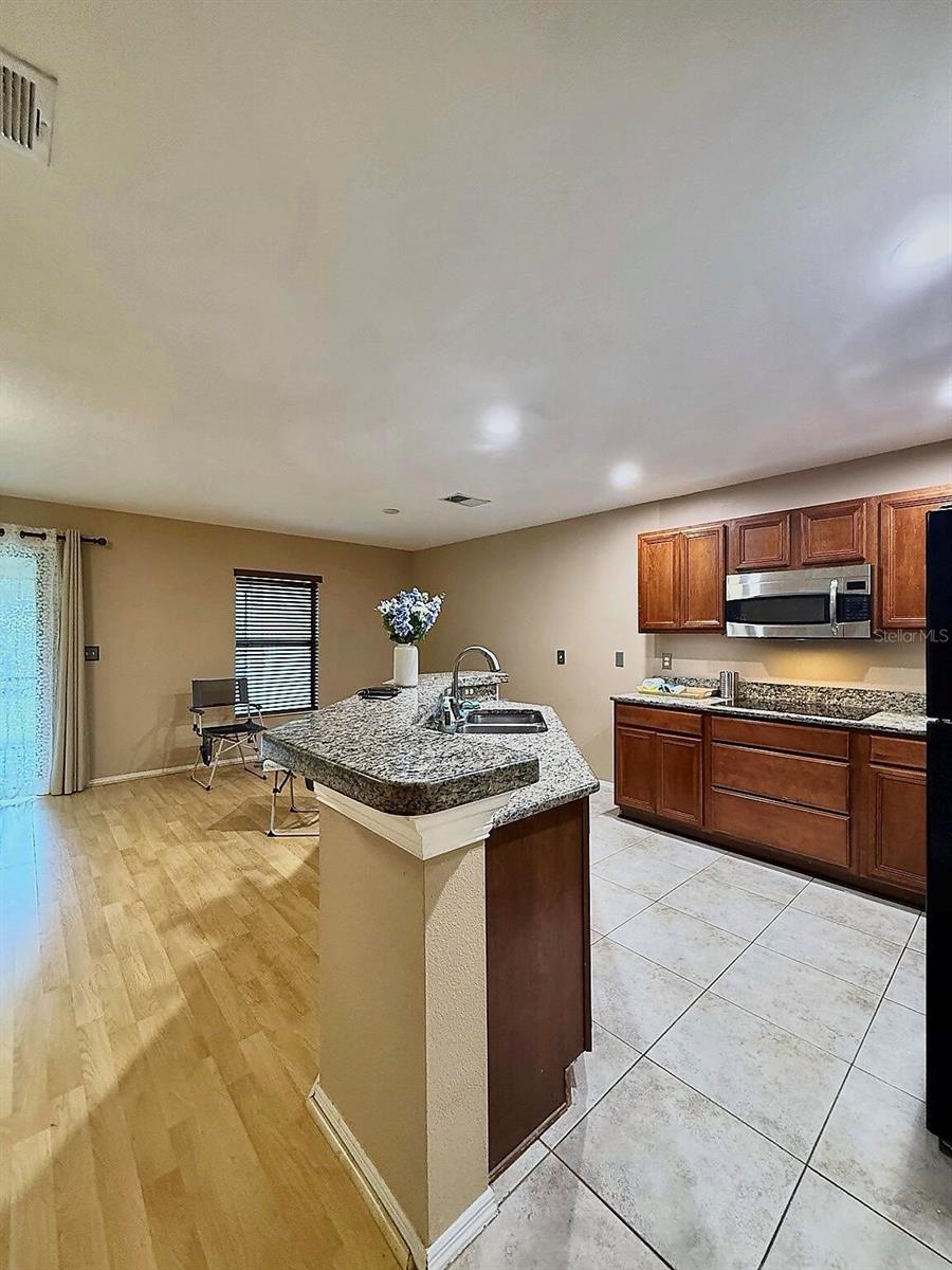 2607 OLEANDER LAKES