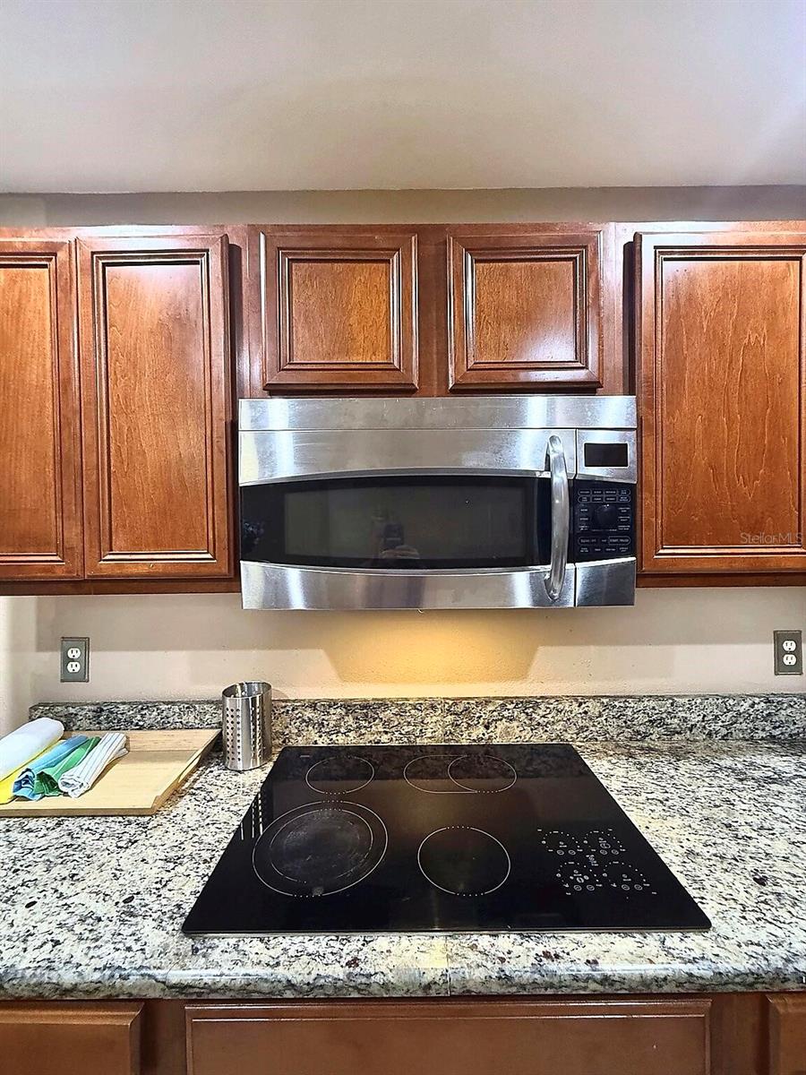 2607 OLEANDER LAKES