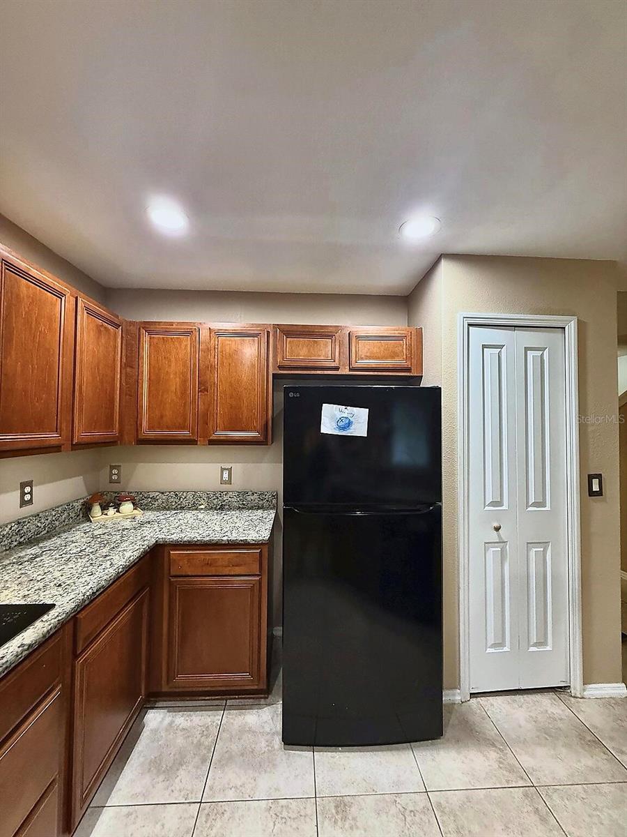 2607 OLEANDER LAKES