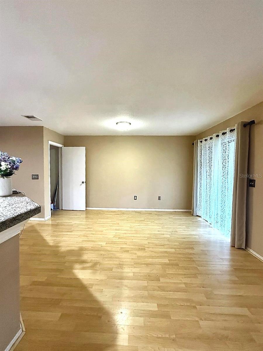 2607 OLEANDER LAKES
