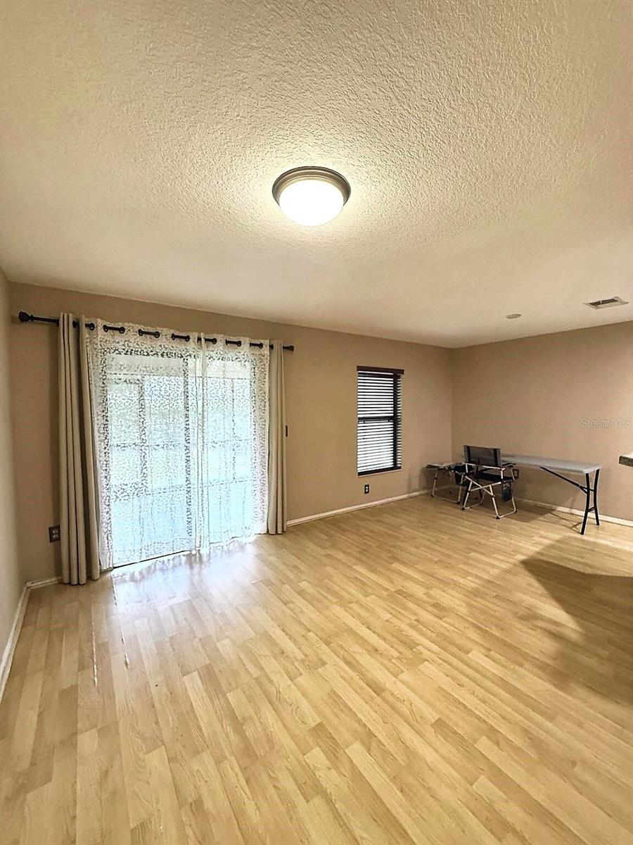2607 OLEANDER LAKES