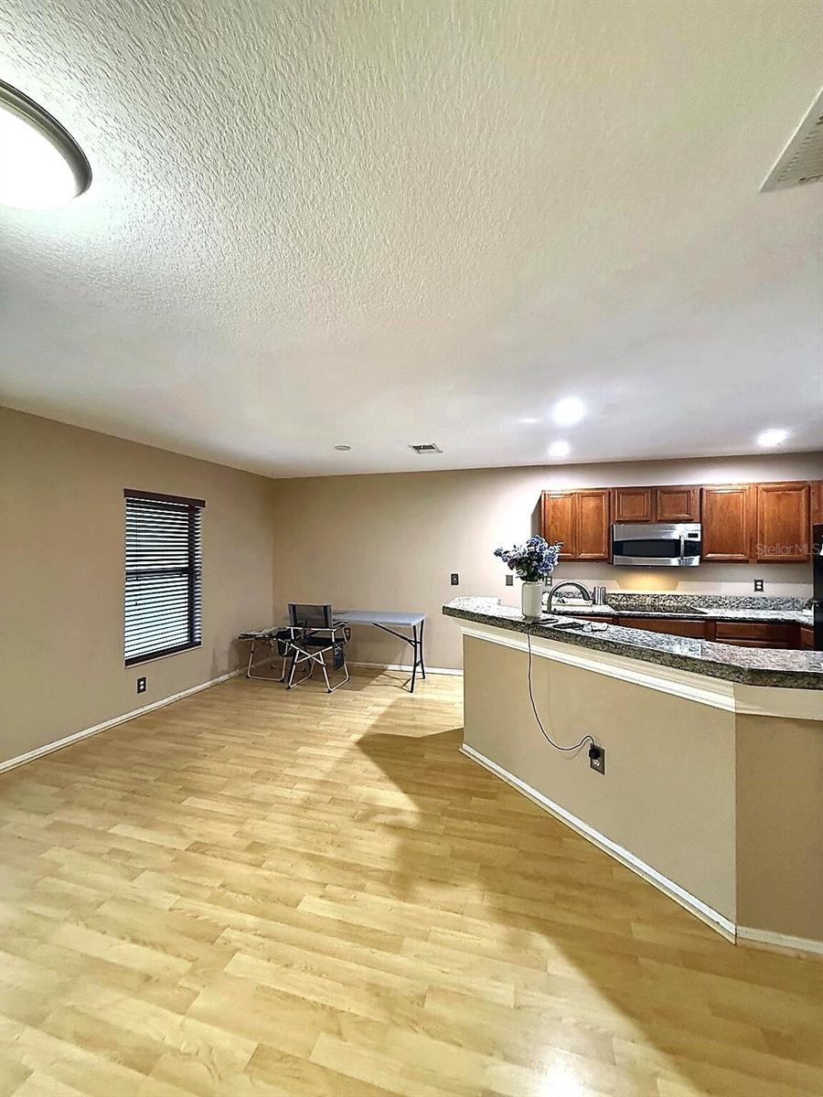 2607 OLEANDER LAKES