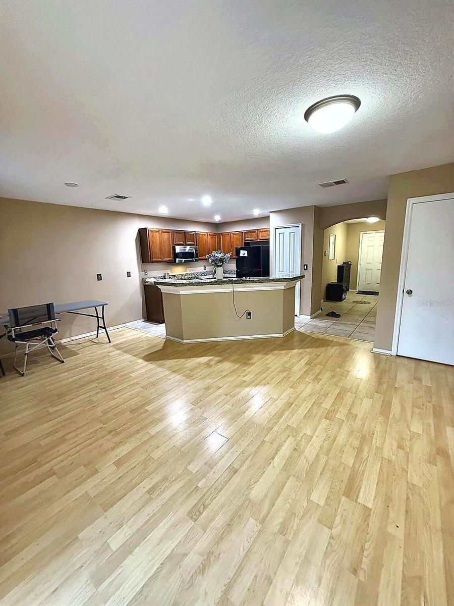 2607 OLEANDER LAKES