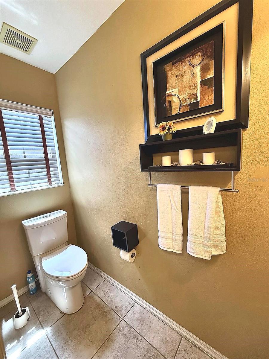 2607 OLEANDER LAKES