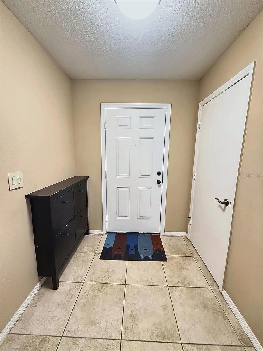 2607 OLEANDER LAKES