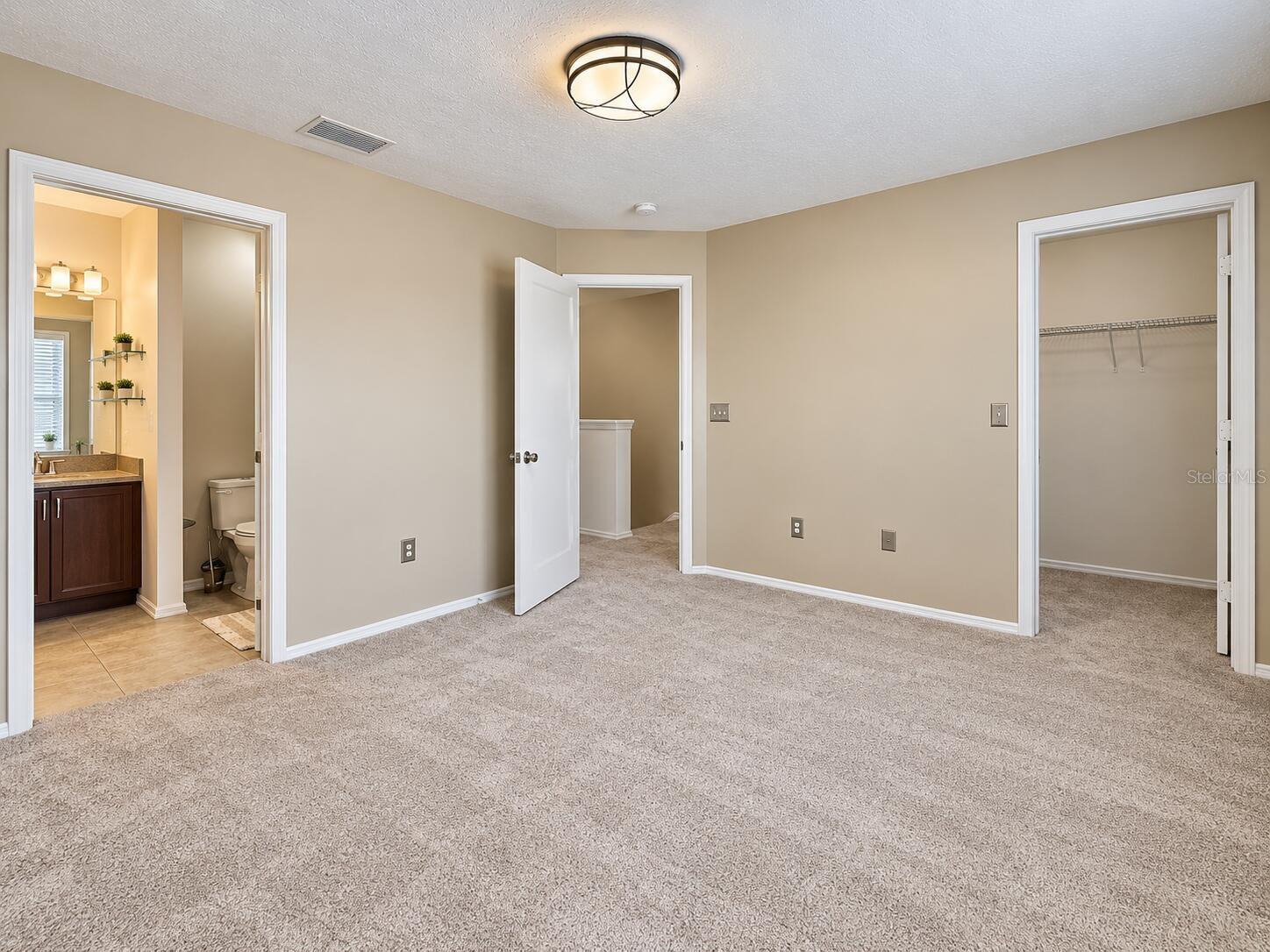 2607 OLEANDER LAKES