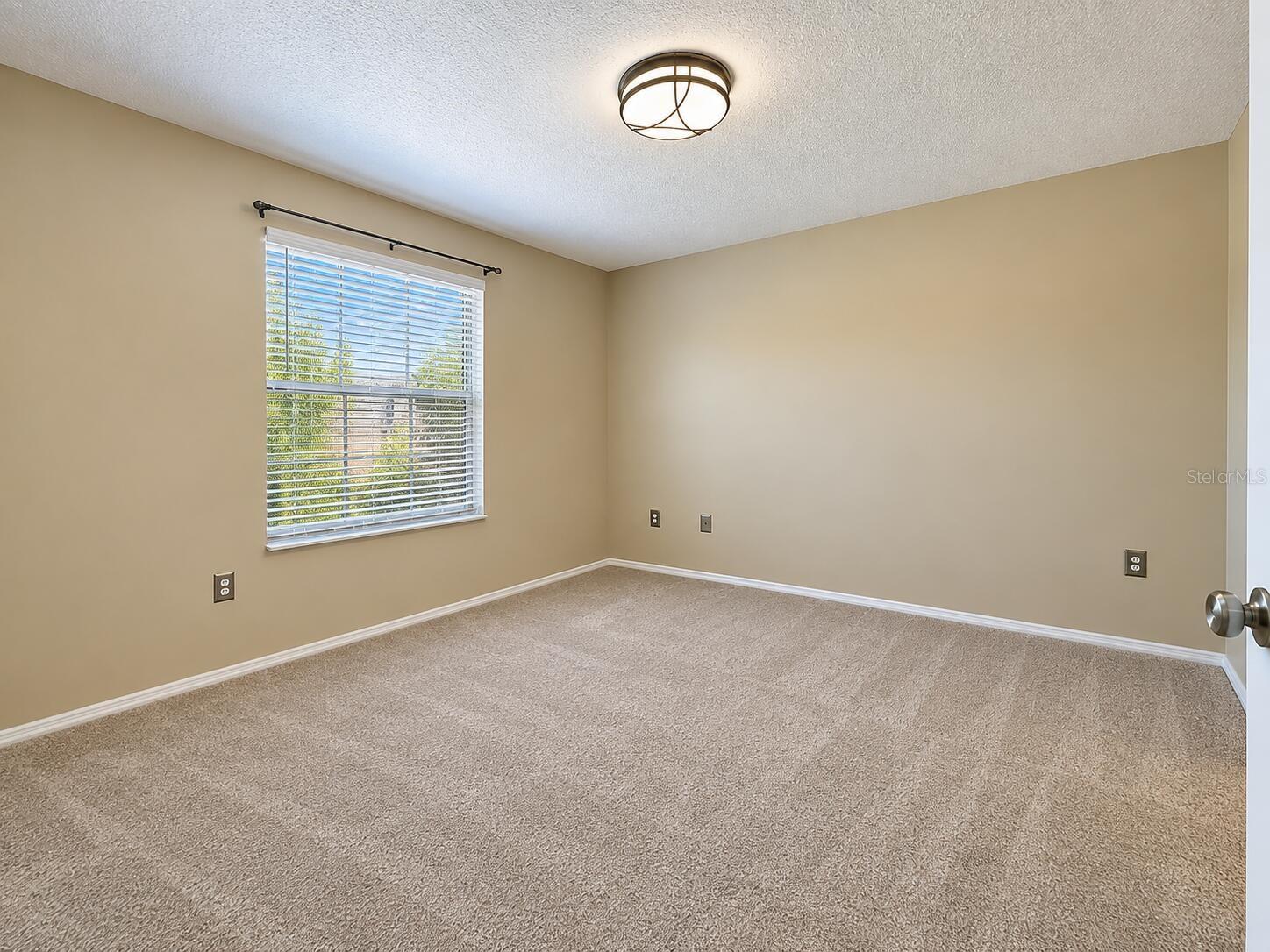 2607 OLEANDER LAKES