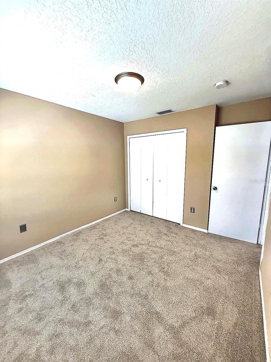 2607 OLEANDER LAKES