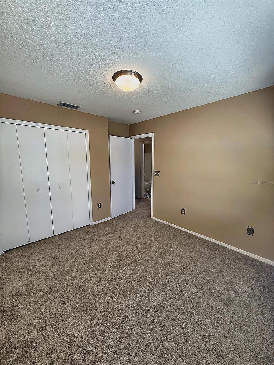 2607 OLEANDER LAKES