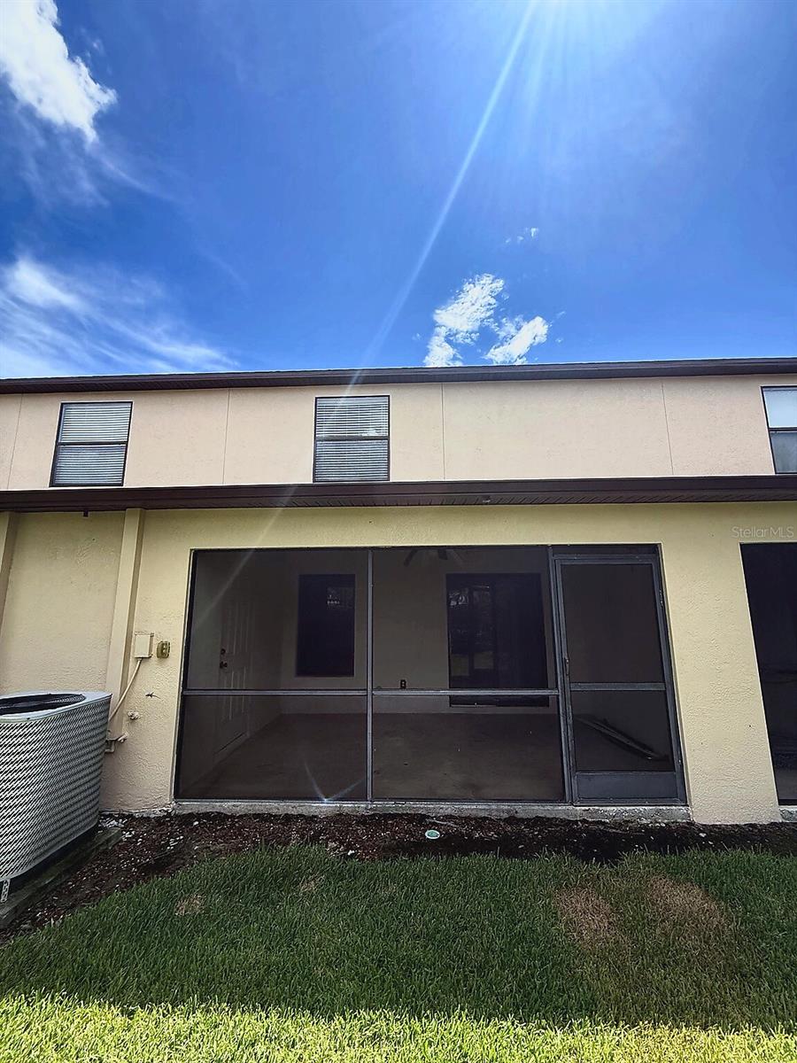 2607 OLEANDER LAKES