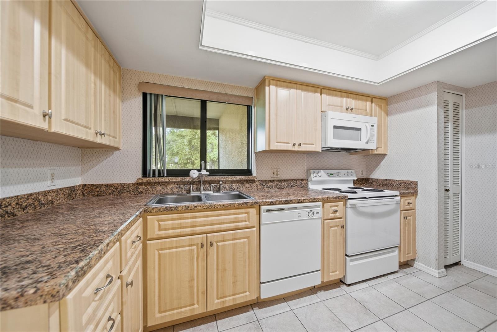 4520 SOUTHAMPTON CT #4520