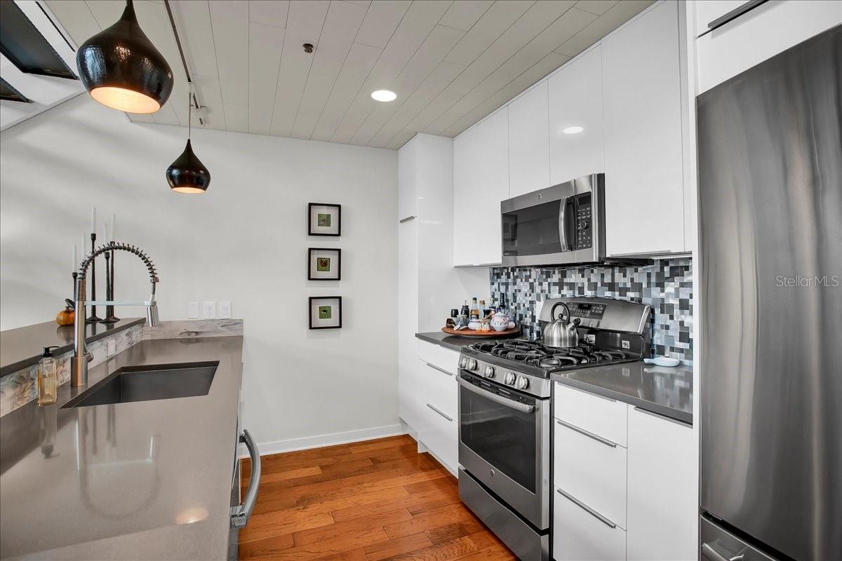 101 S 12TH ST #405