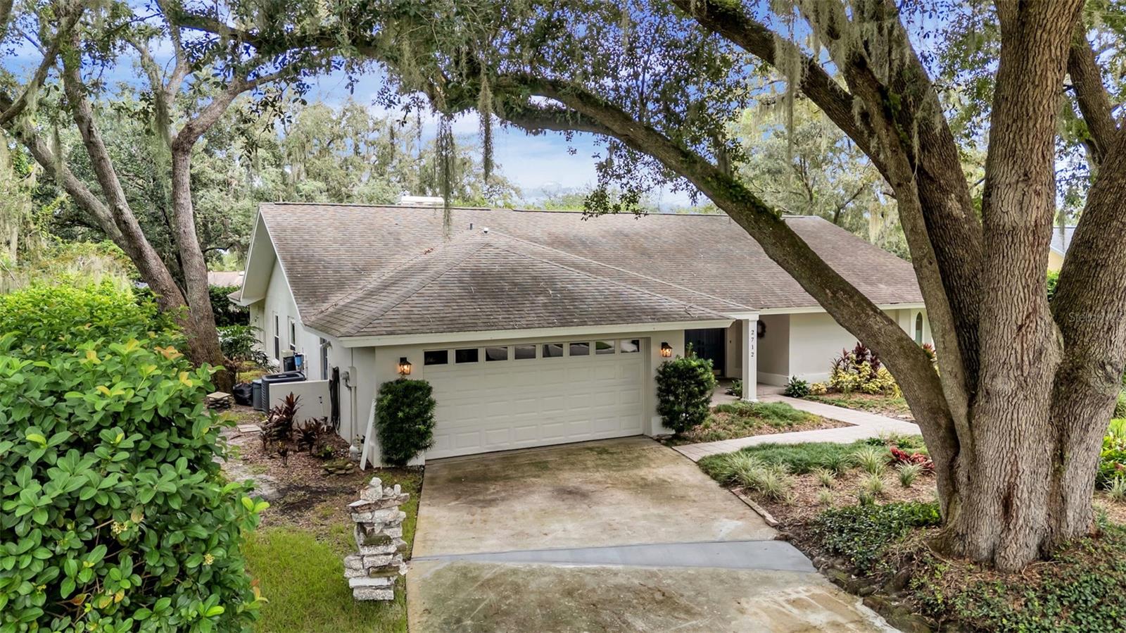 2712 LAUREL OAK DR