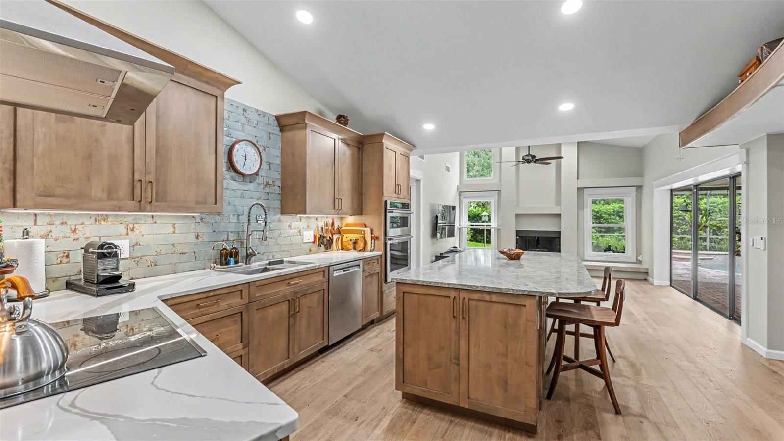 2712 LAUREL OAK DR