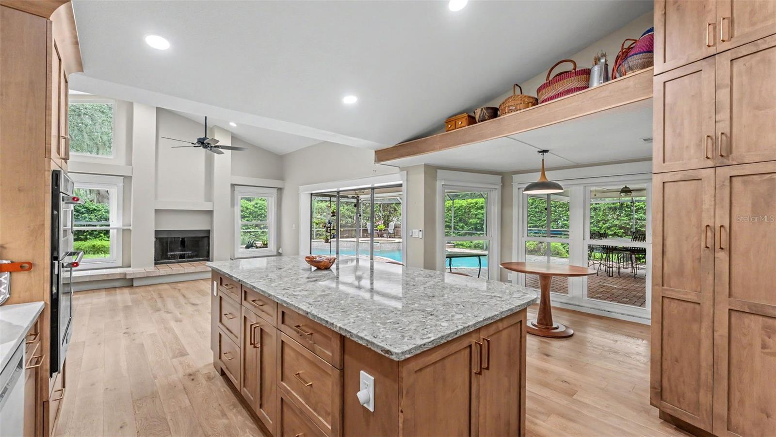 2712 LAUREL OAK DR