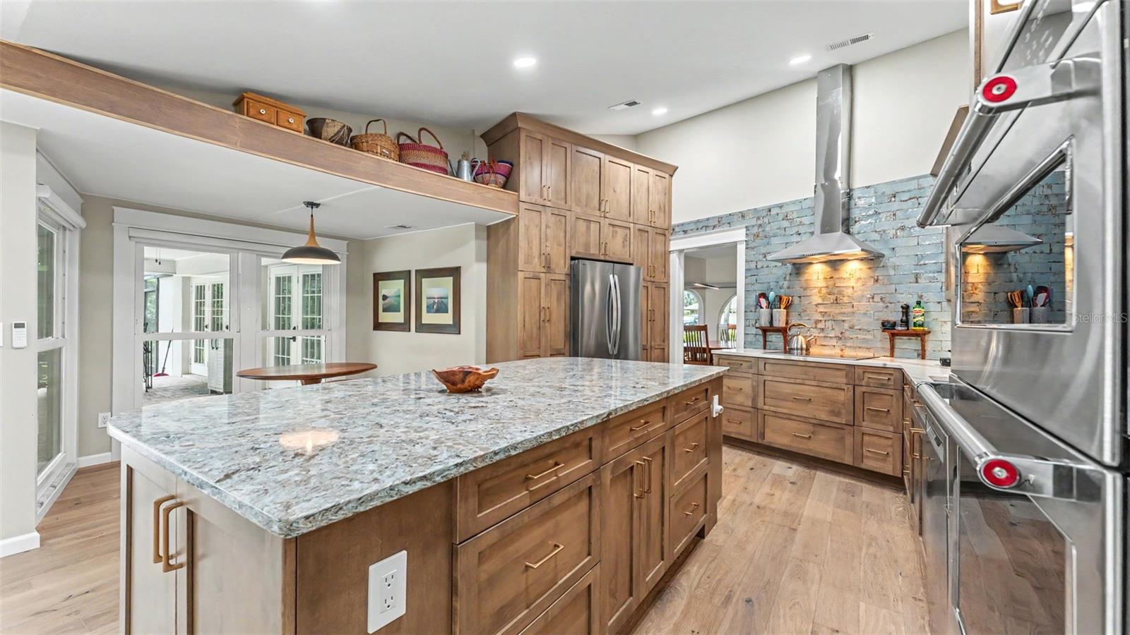 2712 LAUREL OAK DR