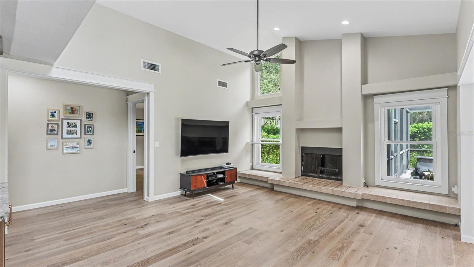 2712 LAUREL OAK DR